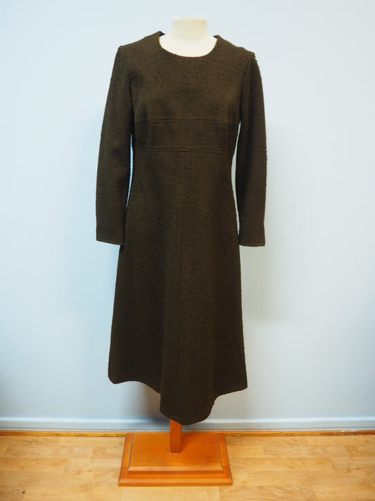 Vihertävän ruskea Muoti-Hovin mekko käyttämätöntä vanhaa varastoa