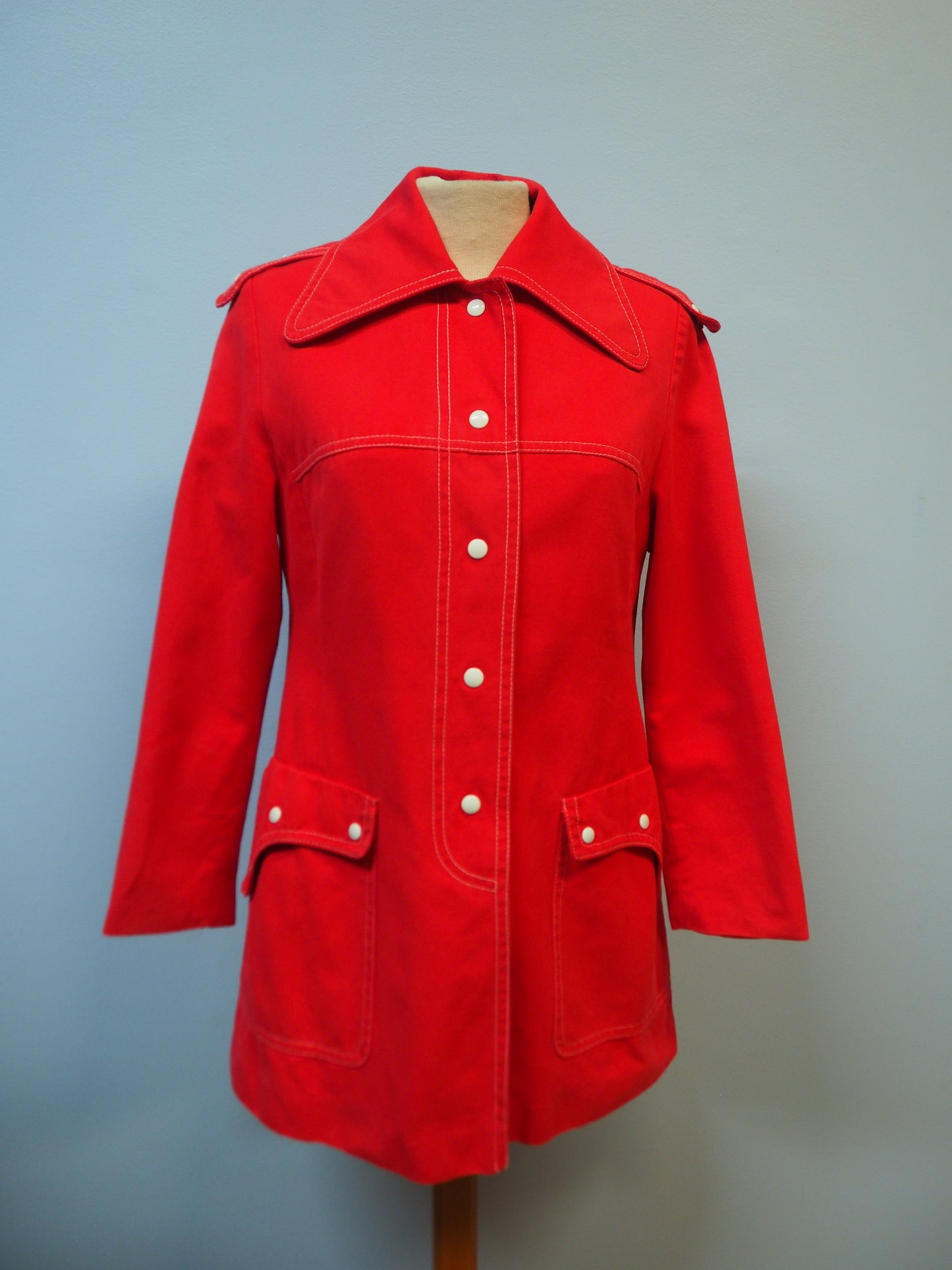 Punainen Naisten Pukutehtaan takki