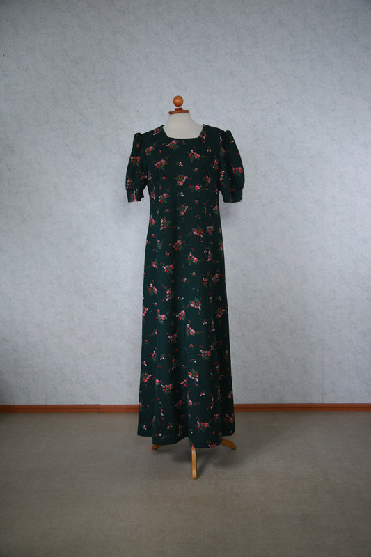 Tummanvihreä kukkakuviollinen pitkä mekko