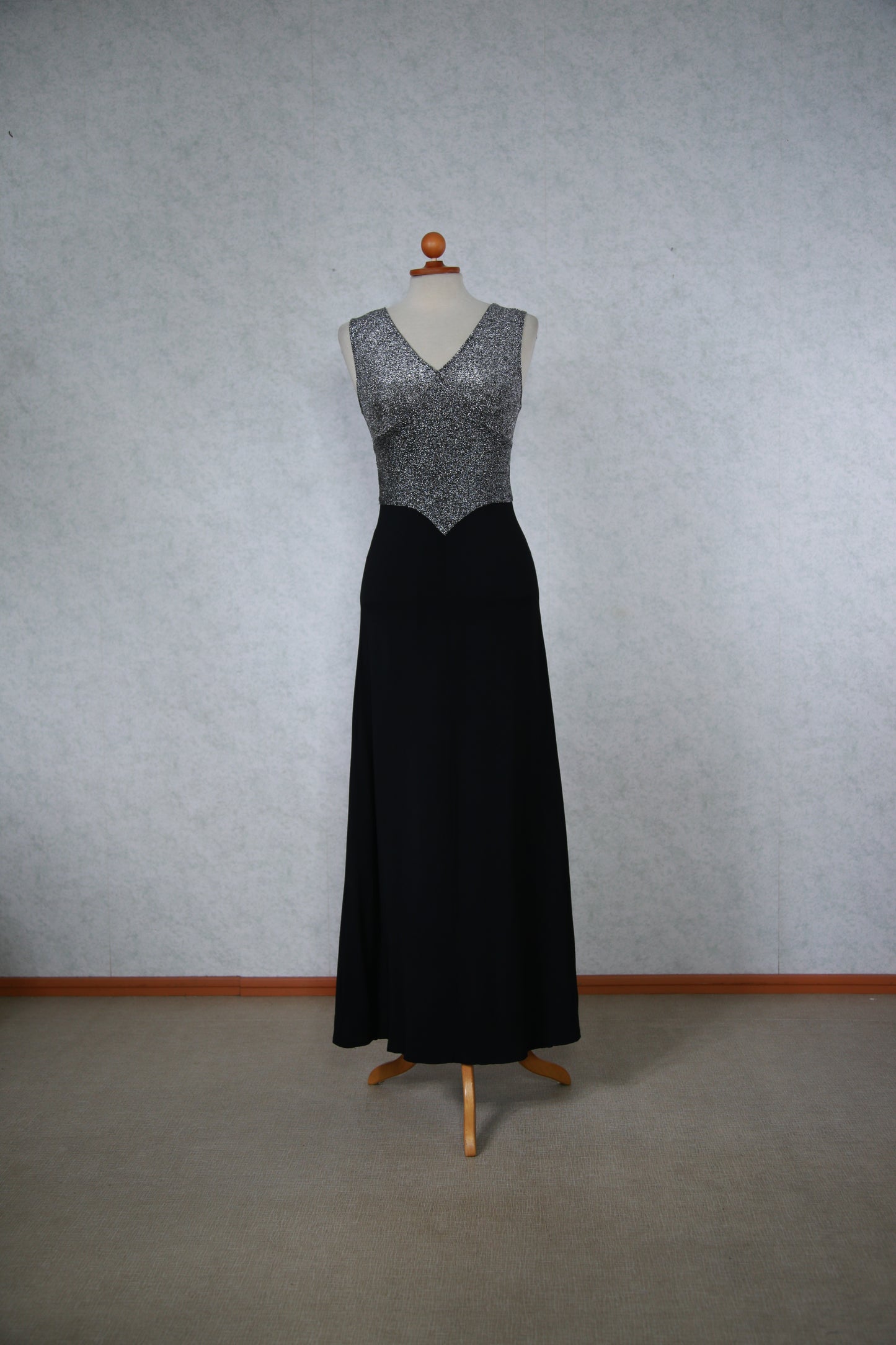 Musta hopeinen kimalteleva Merry Finn pitkä mekko