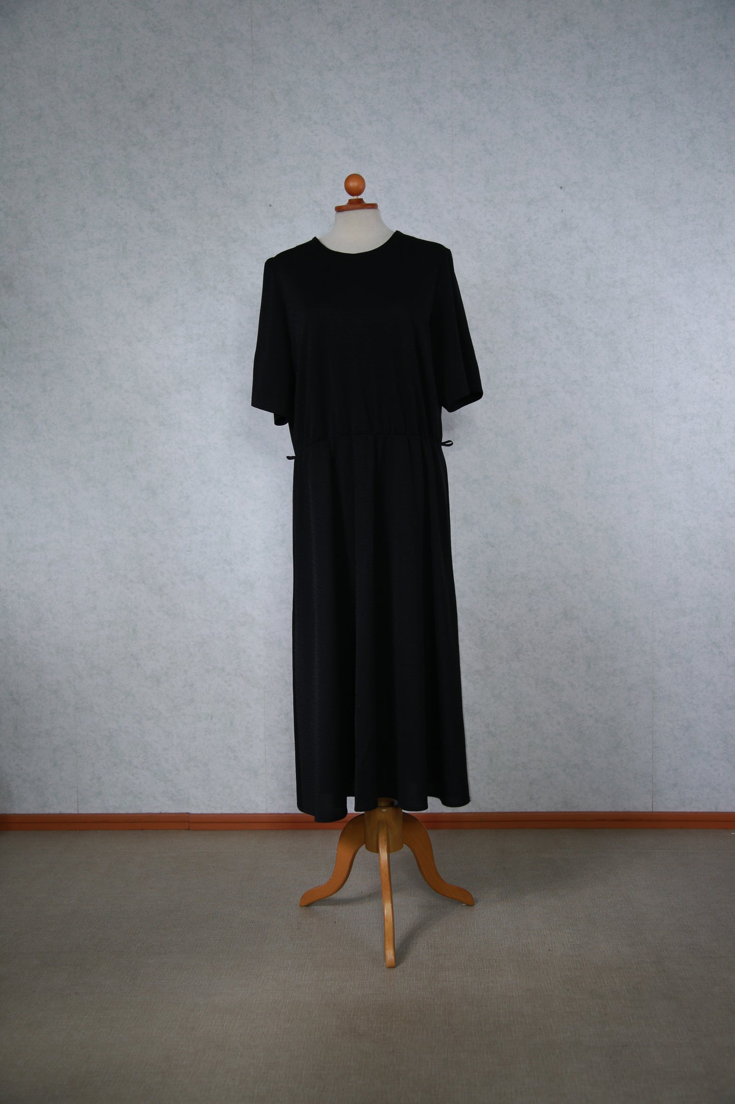 Musta Carolin Muoti-Hovin kuviollinen mekko