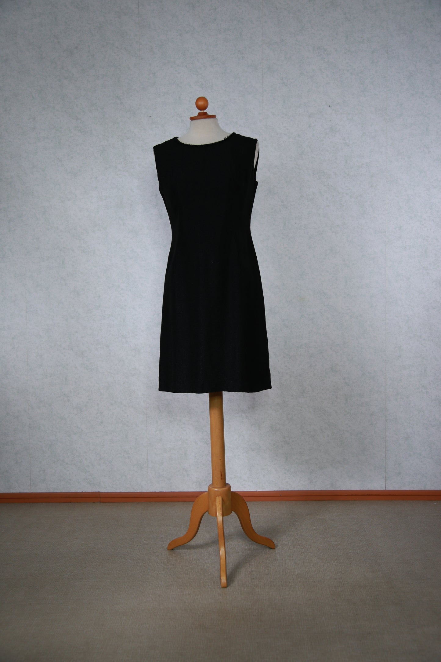 Musta kimalteleva kohokuviollinen Hevi mekko