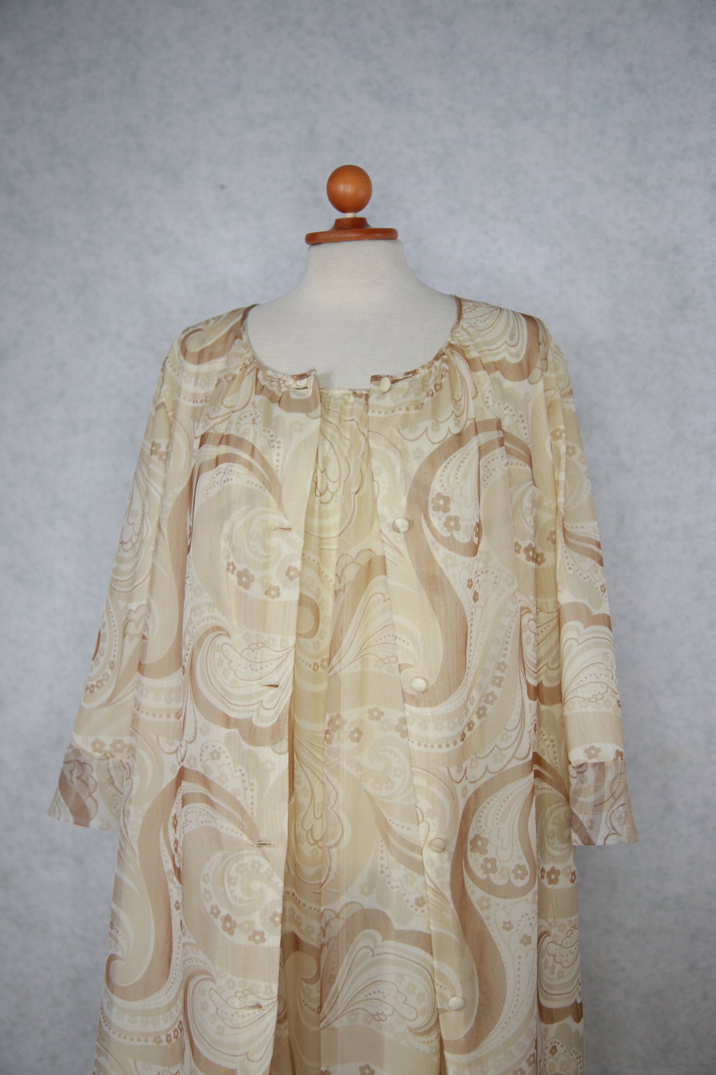 2-osainen vaaleanruskea kuviollinen Mary-Ann aamutakki ja yöpaita setti